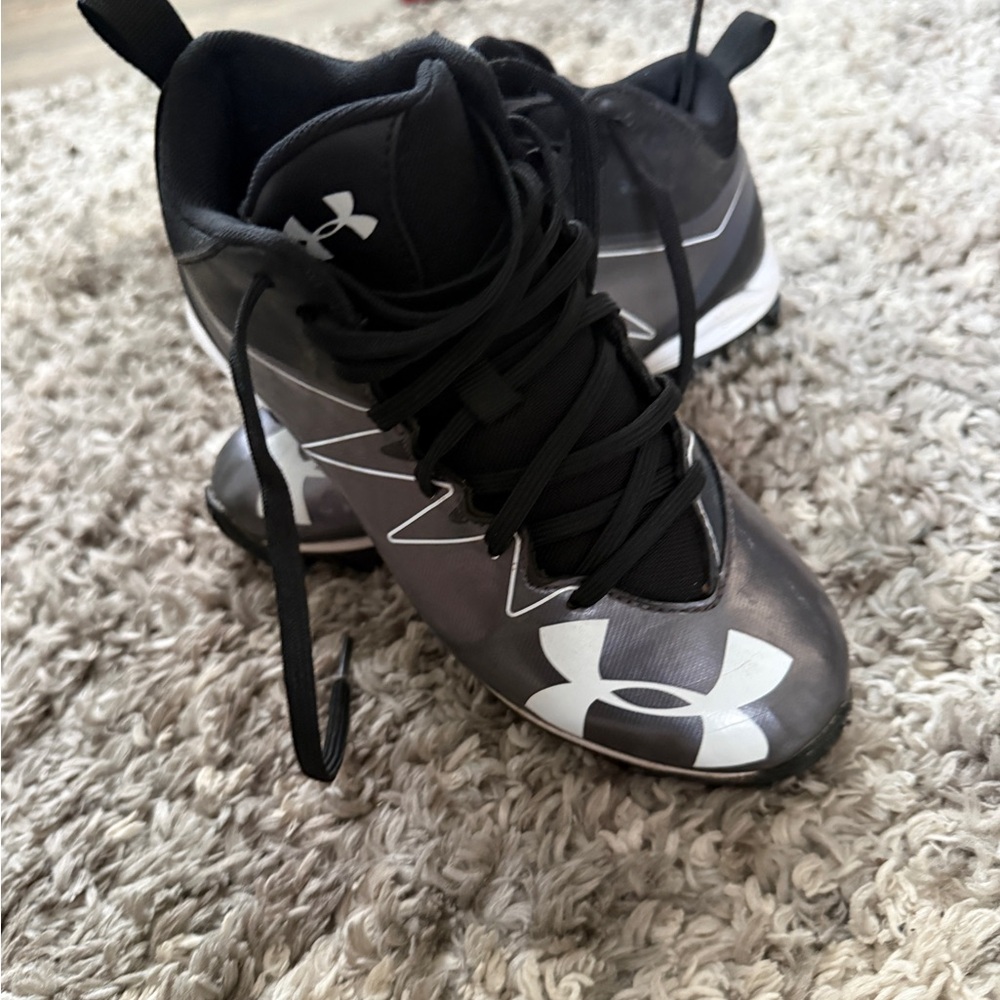 Under Armour Youth Black Athletic Cleats